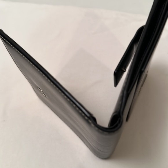 DOONEY & BOURKE vintage black leather bifold with 8 card slots and 2 bill folds - Picture 7 of 8